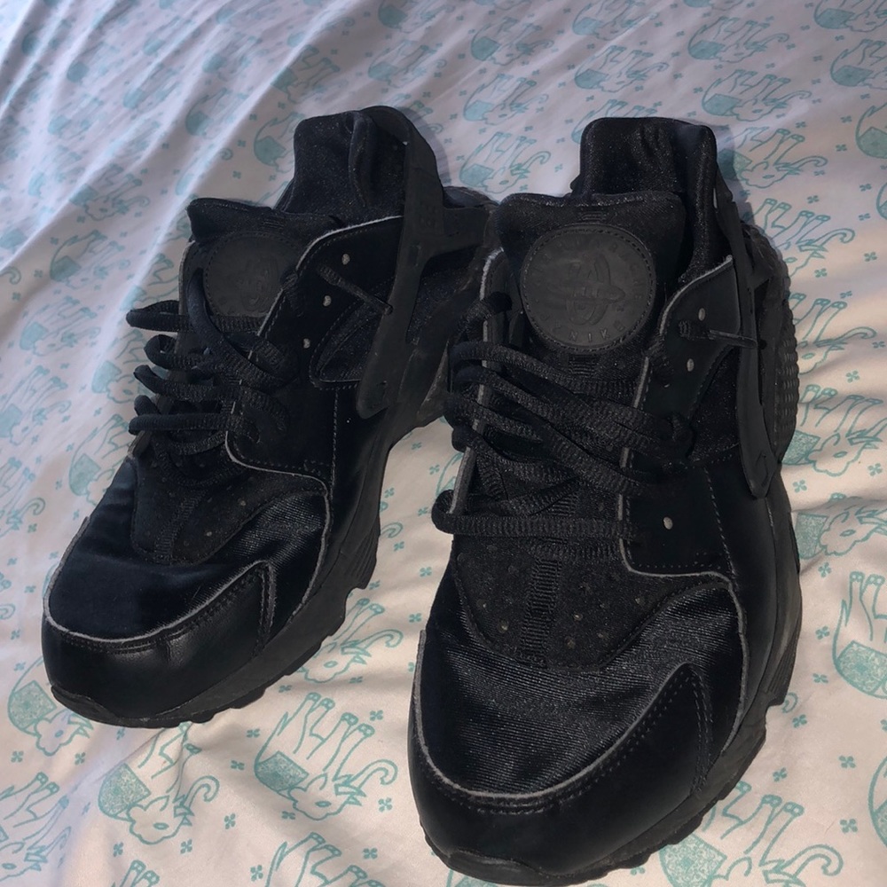Nike Huraches Black